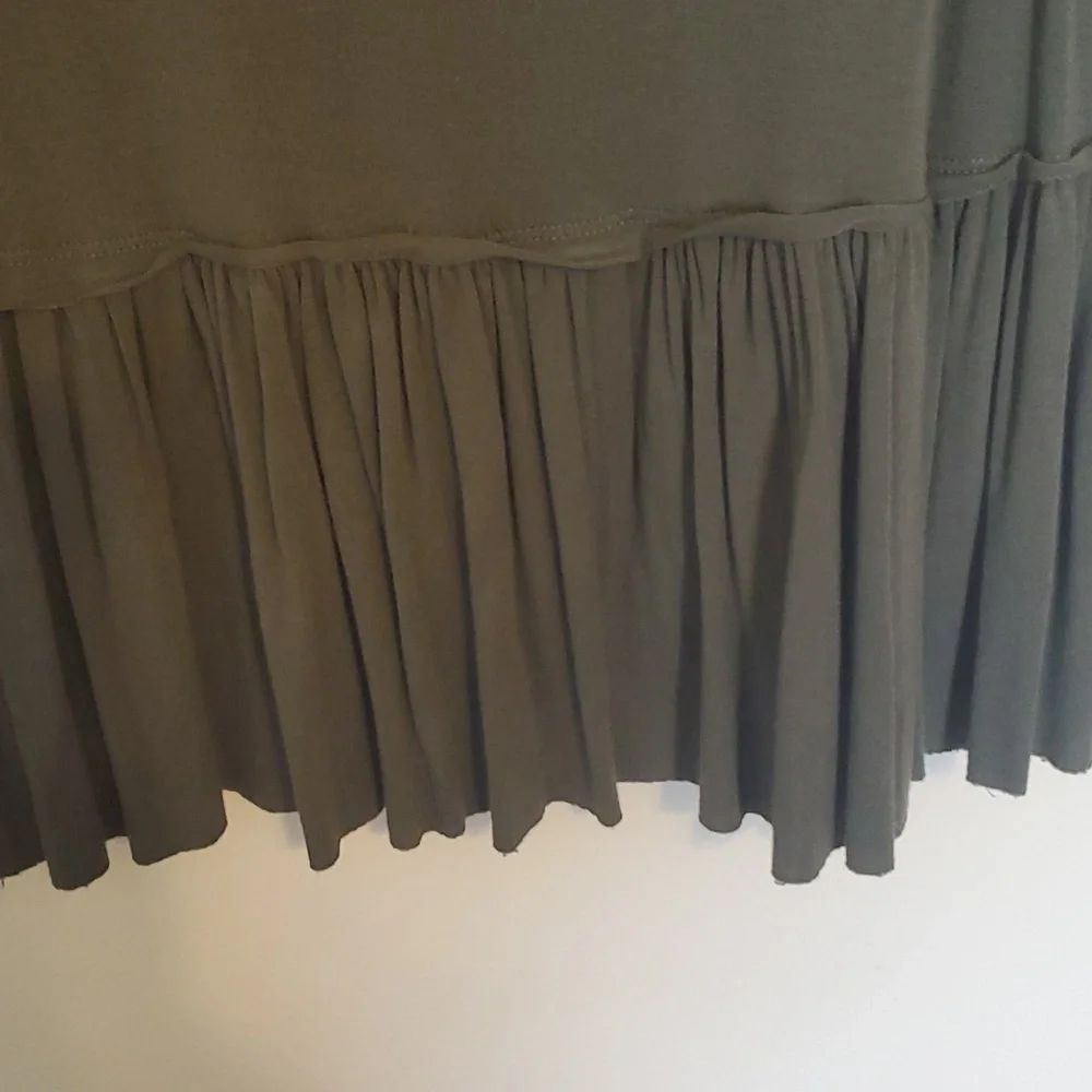 Mossimo Oversized olive green low back neckline flowy tank top - Picture 3 of 7